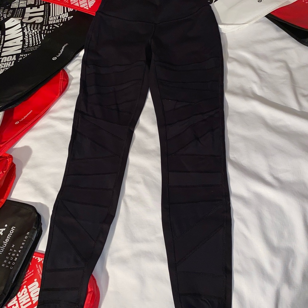 Lululemon Wunder Under Tech Mesh. Sz 6 - Picture 2 of 8